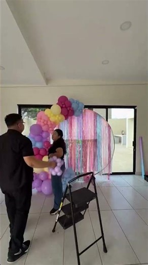 Entering a new era in full color! 🌈 Dreamy decor inspo by Deco Globos Art #birthdayinspo