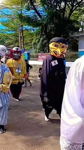 Panggil si topeng versi ondel ondel