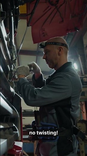 Safe & Easy Outboard Motor Removal & Reinstall ⚙️ 🚤 #BoatTips #OutboardMotor