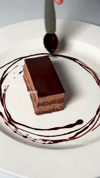 Creative Chocolate Cake Plating Ideas to Elevate Desserts