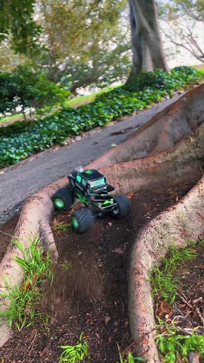 SMT10 GRAVEDIGGER MONSTER TRUCK #OzzyB_RC #RCForLife #FYP #VIRAL #GRAVEDIGGER #MONSTERTRUCK #BACKFLIP #CLOUT