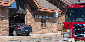 Driver crashes into Lincoln veterinary building