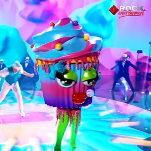 A new batch of undercover celebrities is putting on their costumes tonight. Here's a sneak peek at one of them - the 🧁 Cupcake. Can you guess his real identity by just his voice? Catch a new round of performances plus clues on who our masked characters are on #TheMaskedSinger TONIGHT at 8:50PM (GMT 8) on #ROCKEntertainment! #ROCKYourWorld | ROCK Entertainment