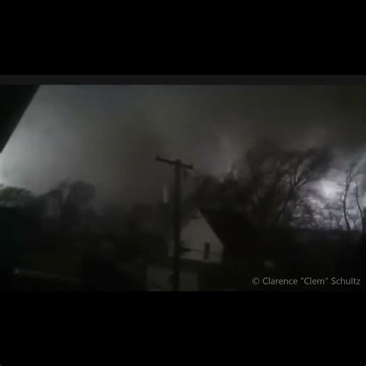MAN FILMS MONSTER TORNADO HITTING HIS HOUSE! #severestorms