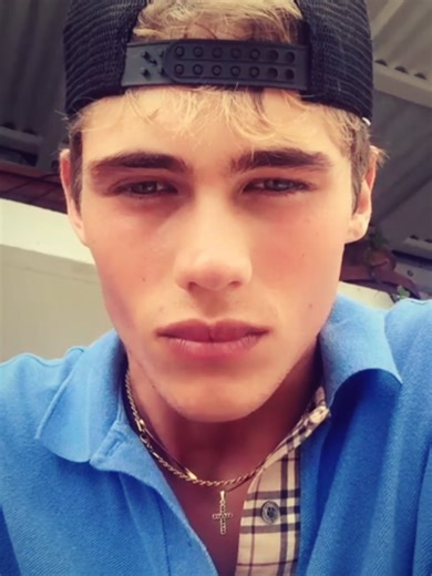 Top Model Archie: Style and Presence in Public