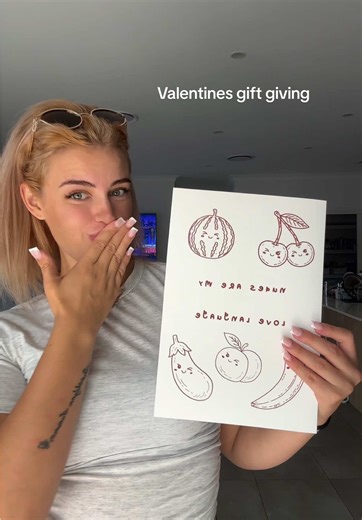 @Moonpig helping me with my love languages and gifting this Valentine's Day❤️💋 If you have a secret admirer, someone special or just for a loved one or yourself make sure you check them out today! Todays the last day to order in time for Valentine's Day so don't miss out😘 https://www.moonpig.com/au/ #moonpig #valentinesday #secretadmirer #fyp #gift