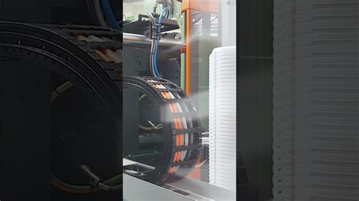 Palletizing 3 liter buckets with a side entry cartesian robot | Tim Bartolomeu