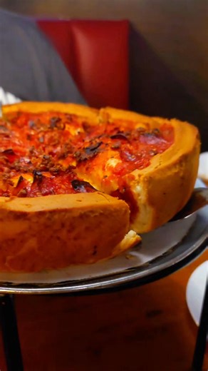 Make sure you visit Giordano's for some real deal deep dish pizza! #Giordanos #ChicagoEats #DeepDishPizza #ChicagoDeepDish #chicagopizza | Keidra Johnson