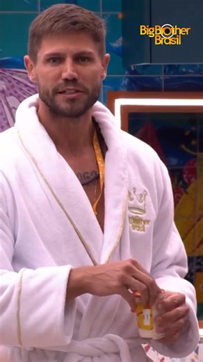 Big Brother Brasil on Instagram: "A treta do chinelo seguiu rendendo e o clima FERVEU entre Babu e Jonas. 🩴🔥 Jonas: 💬 “Se não tiver na sala, vai o próximo” Babu: 💬 “A única coisa que geral tinha concordado” Jonas: 💬 “Tem que ir no quartinho chamar o dono do chinelo?” #BBB26 #RedeBBB"