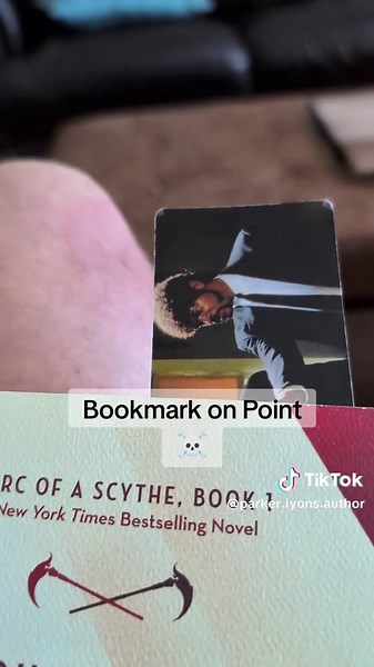 Reading SCYTHE ☠️☠️☠️ #booktok #pulpfiction