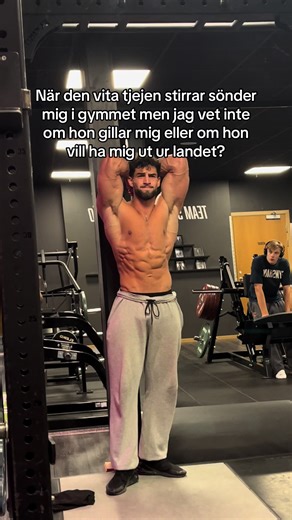 Brodern i bakgrunden med😂