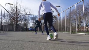 EasyMan和一名阿贾克斯U17球员Hossein Zamani之间的对决