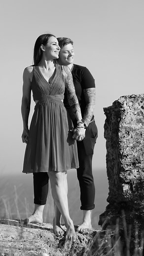 Familie – das ist Liebe, Zusammenhalt und bedingungslose Unterstützung❤️. Familie ist nicht durch Regeln definiert, sondern durch das Gefühl von Heimat, Geborgenheit und Zugehörigkeit. Wir gehen unseren Weg, Hand in Hand, mit Stolz und Liebe❤️. Denn genau das sind wir: Familie. Punkt.🙏 #familyfirst #mamablogger #elternblogger #couplegoals #regenbogenfamilie #gaycouple #loveislove | Two moms one journey