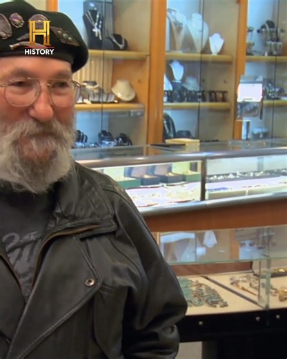 Rick Harrison encontrou um tesouro: um trem da Ives fabricado há mais de 100 anos! O vendedor pediu alto, mas a história por trás da fábrica da Ives é fascinante. Será que vale o investimento ou é apenas um brinquedo velho? Confira essa negociação! #TratoFeito | HISTORY