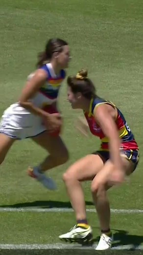 Candy = sold 🍬 How good was this from Sophie Conway in her 25th game 😍 #AFL #Uncaged