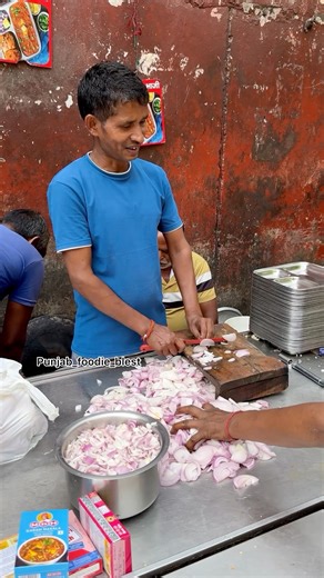 2.2M views · 34K reactions | 35kg pav bhaji Making Rs 50 only #pavbhaji #streetfood #indianstreetfood #delhi | Punjab_foodie_blest | Facebook