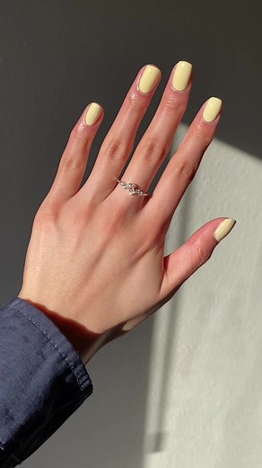 Soft Pale Yellow Chrome Nails for Summer Manicure