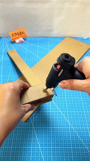 How to make cardboard hydrolic crane #diyprojects #homemadediy #brainstroming