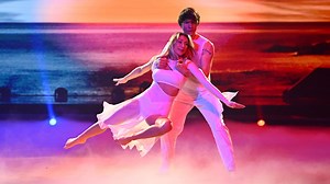 Emotionale „Let’s Dance“-Choreo zu „Shallow“: Anna-Carina Woitschacks Contemporary sorgt für Gänsehaut
