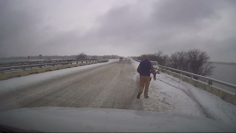 FOX Weather Exclusive Storm Tracker Brandon Copic spots spinout in Texas as winter storm intensifies