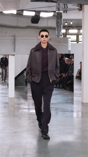 1.6K views · 43 reactions | プラムの世界 #PaulSmith #Parisfashionweek #PFW | Paul Smith JAPAN | Facebook