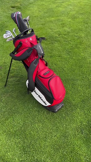 🤯 Want to master putting? The birdie bubble can help🏌️‍♂️ This isn’t just an ordinary divot repair tool. It reveals the hidden secrets of the green by showing you its slope! ⛰️ Crafted from aerospace-grade alumimum (yes, the kind used in rockets 🚀), its matte black finish is not just sleek but functional. The bonus? A magnetic feature lets you check the slope anywhere in seconds, and it even holds your putter, ensuring your putter grip stays dry. Why not have this elite piece in your golf ars