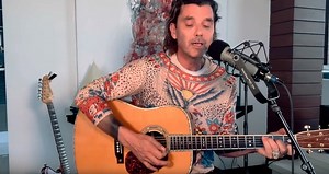 BUSH's GAVIN ROSSDALE Performs For Fans From Home During COVID-19 Pandemic (Video)