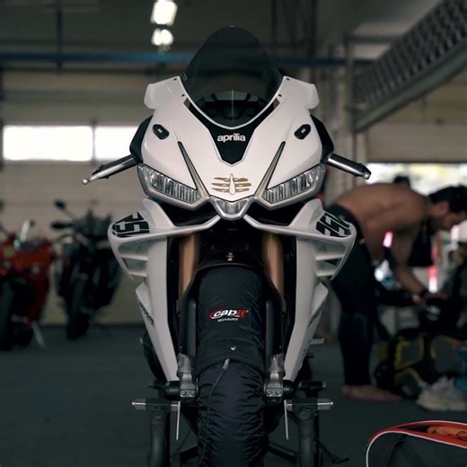 Aprilia RSV4 1100 Limited EDITION Factory Sound and Fireback #aprilia