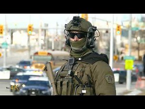 Border Crossing: Heavily armed RCMP + OPP + Windsor PD standing at police line 2-12-2022