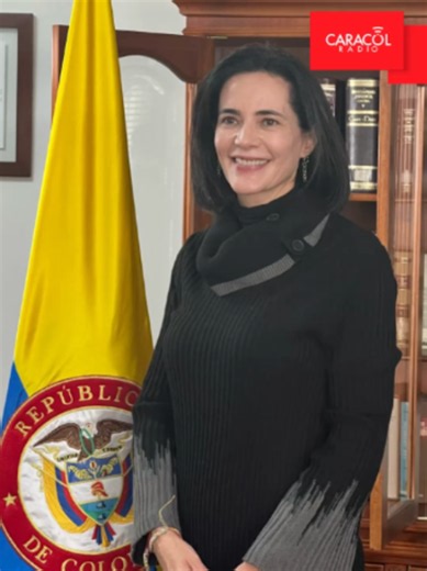#ServicioDigital | En la tarde de este sábado, 26 de septiembre, el presidente Abelardo de la Espriella, por medio de su cuenta de X, antes Twitter, hizo oficial el nombramiento de Beatriz Eugenia Vélez Vengoechea como nueva presidenta de Colpensiones, tras la renuncia de Carlos Montoya. En Caracol Radio le contamos el perfil de la nueva funcionaria. Amplíe esta y otras noticias en caracol.com.co #Colpensiones #Colombia #AbelardoDeLaEspriella