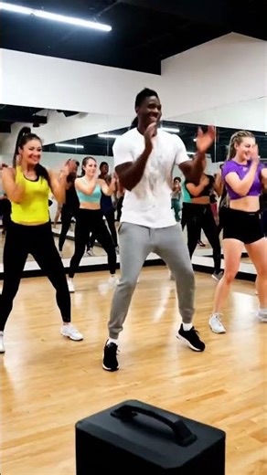 Feel the beat and move your body! #2026housemusic #dancevibes #partyenergy 💃