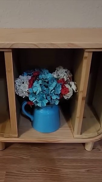 People are flipping out over this genius breadbox hack!