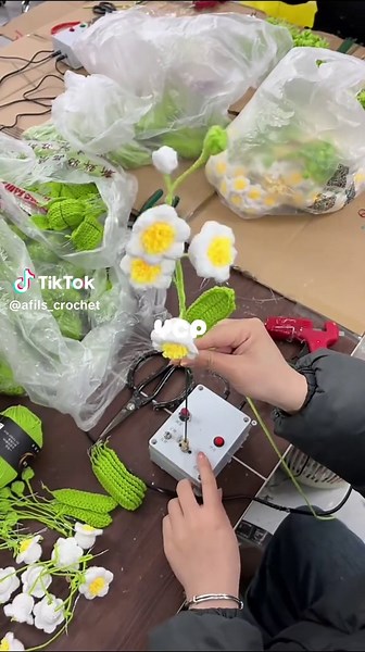 Me? obsessed with you? Yes I am obsessed with this FLOWER STEM WINDER 2.0! PASABUY ORDERS FOR PHILIPPINES WILL BE OPEN MARCH 28 #fyppppppppppppppppppppppp #supplier #crochet #warehouse