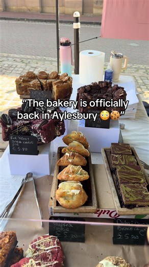 📍 AYLESBURY TODAY 👀✨ After last week’s sell out… I’m back with even more cinnamon rolls, stuffed cookies, cookie pies, brownies, cake jars & the famous jerk halal chicken sausage rolls 🥐🍪🌯 📍 Market Square, Aylesbury 🗓 Friday 19th June ⏰ 9AM–4PM Come early… I don’t want you missing out again 😭💛 #Aylesbury #AylesburyMarket #Buckinghamshire #FoodTokUK #SupportSmallBusinessUK