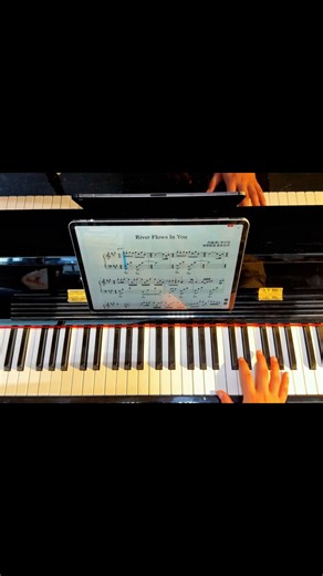 Piano practice finally feels fun. DeepPiano listens as I play and turns practice into real progress. The sheet music follows my playing, no screen touch needed. Every mistake, timing, and note accuracy shows instantly. This is smart piano practice, real-time feedback, real improvement. Perfect for piano learners, digital sheet music, piano practice apps, and music transcription. Download DeepPiano From the AppStore https://deeppiano.onelink.me/oaYf/g1b0fmrk #DeepPiano #christmas2025 #Christmas #