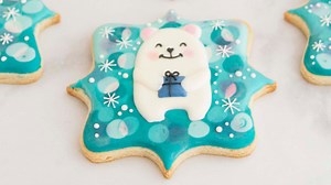 Inspired by @sweetambs bokeh royal icing technique I created the background on these cute Christmas Polar Beark Cookies. I used my popular Cut-Out Sugar Cookies https://www.hanielas.com/sugar-cookie-recipe-for-cut-out-cookies/ | Haniela's