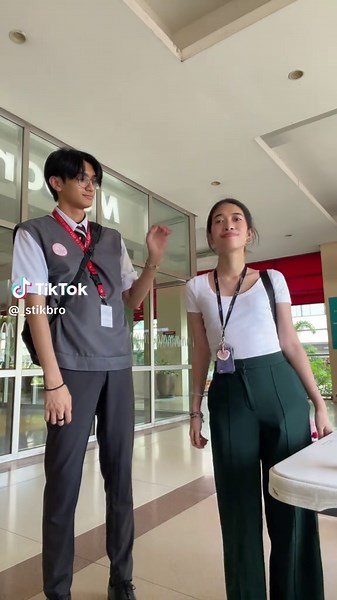 Christmas Outfit Dance Choreography in Red and Green