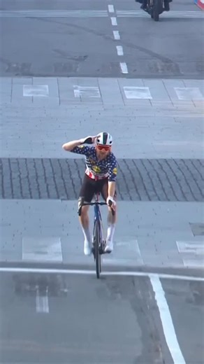 TNT Sports Cycling on Instagram: "Quinn Simmons signs out after a huge ride 🫡 From first on the attack to fourth on the line, an impressive ride from the American 👏"