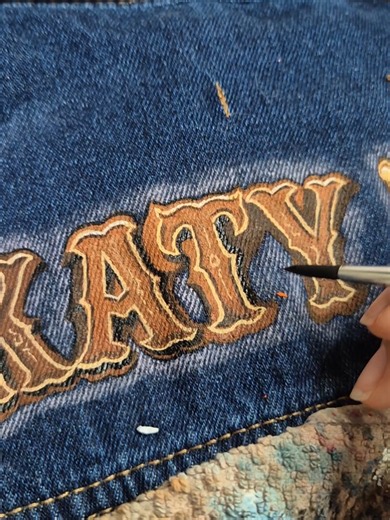 pintando un nueva chamarra de Katy✨️ #textiles #arte #pintura #textil #painting