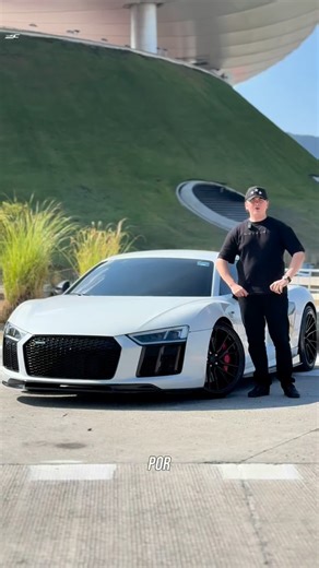 Supercarsgdl - Javier Valle on Instagram: "TODOS necesitamos un R8 en nuestras vidas 😮‍💨: Audi R8 V10 Plus en Guadalajara! ______________________________________________________ (Ficha R8 stock) ➖Motor: V10 FSI (N/A) de 5.2L🔥 ➖Potencia: 610 hp 🐎 ➖Torque: 428 lb-pie 🔧 ➖Transmisión: Automática S tronic® de 7 velocidades 🕹 ➖Tracción: Quattro® (En las 4 ruedas)⚙️ ➖Peso: 1595 kg ⚖️ ➖Aceleración de 0-100 km/h: 3.2s 💨 ➖Aceleración de 0-160 km/h: 6.0s 💨 ➖Aceleración de 0-200 km/h: 9.3s 💨 