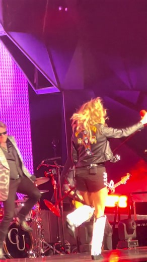 Carrie Underwood & Guns N Roses surprise performance wows the crowd 😱#carrieunderwood #gunsnroses #axlrose