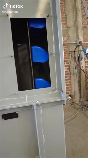 📦 ¿Necesitas mover grano a lo alto sin esfuerzo? Así trabaja nuestro elevador de cangilones: rápido, seguro y diseñado para carga continua. 🔝 Altura, capacidad y rendimiento en un solo equipo. 💼 Ideal para granos, semillas o producto a granel.#agro #MaquinariaAgricola | Hegamex Equipos