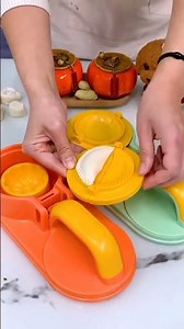 Manual Heavy-Duty Dumpling Maker Press - 3-in-1 Pasta, Bread & Dumpling Press Machine with Packaging