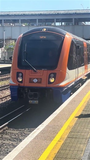London Overground Class 710 arriving