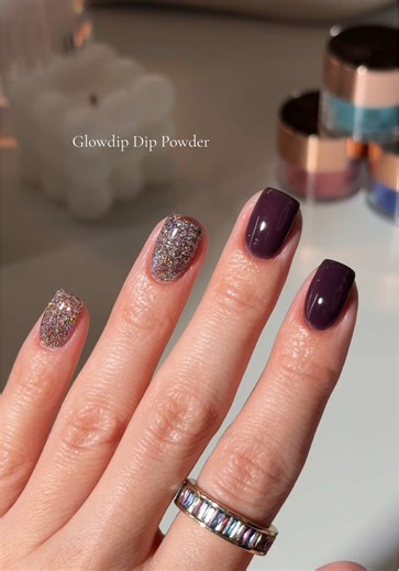 A Dark Glitter Dip powder combo 💅 @Glowdip •code BEELONAILS •Dark Roast •Stardust *affiliate/paid to create #dippowder #dippowdernails #shortnails #nailinspo #dippingpowder