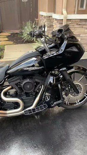 Mike’s Touch - Harley Street Glide with Road Glide conversion