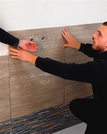 125K views · 138 reactions | A hilarious video of two friends laying tiles together! | Lilyon DIY | Facebook