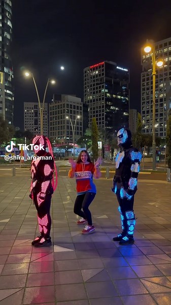 Unique Alien-Inspired Cat Art and Dance