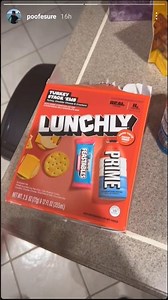 Poofesure reviewing Lunchly