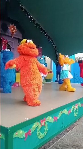 Sesame Street friends ready for Christmas🎄⛄✨ #sesameplace #murray #cookiemonster #zoe #elmo #rosita